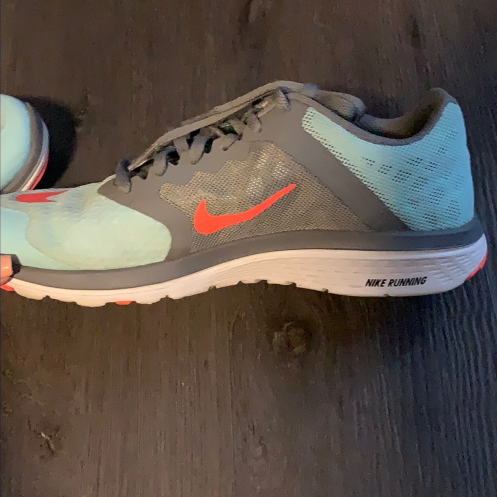 Sneaker - Picture 2 of 3